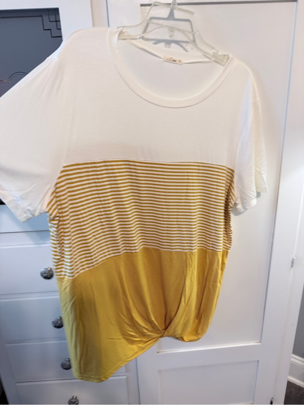 Casual White and Mustard Knot-Hem Short Sleeve Tee